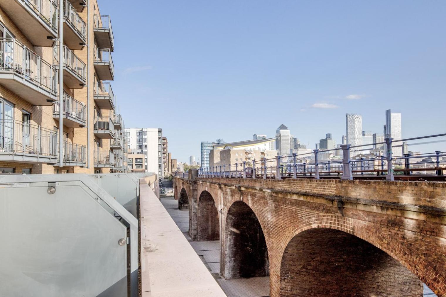 Blueground Limehouse Balcony Nr Library Lon-410 *